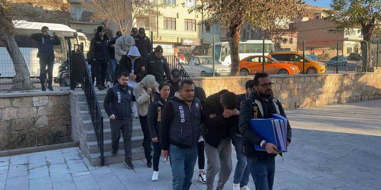 ’gezen Adam’ Operasyonunda 9 Kişi Tutuklandı