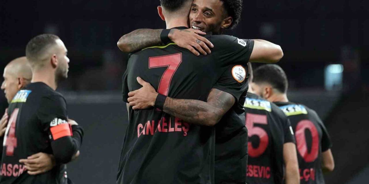 Trendyol Süper Lig: Fatih Karagümrük: 3 - İstanbulspor: 0 (Maç Sonucu)