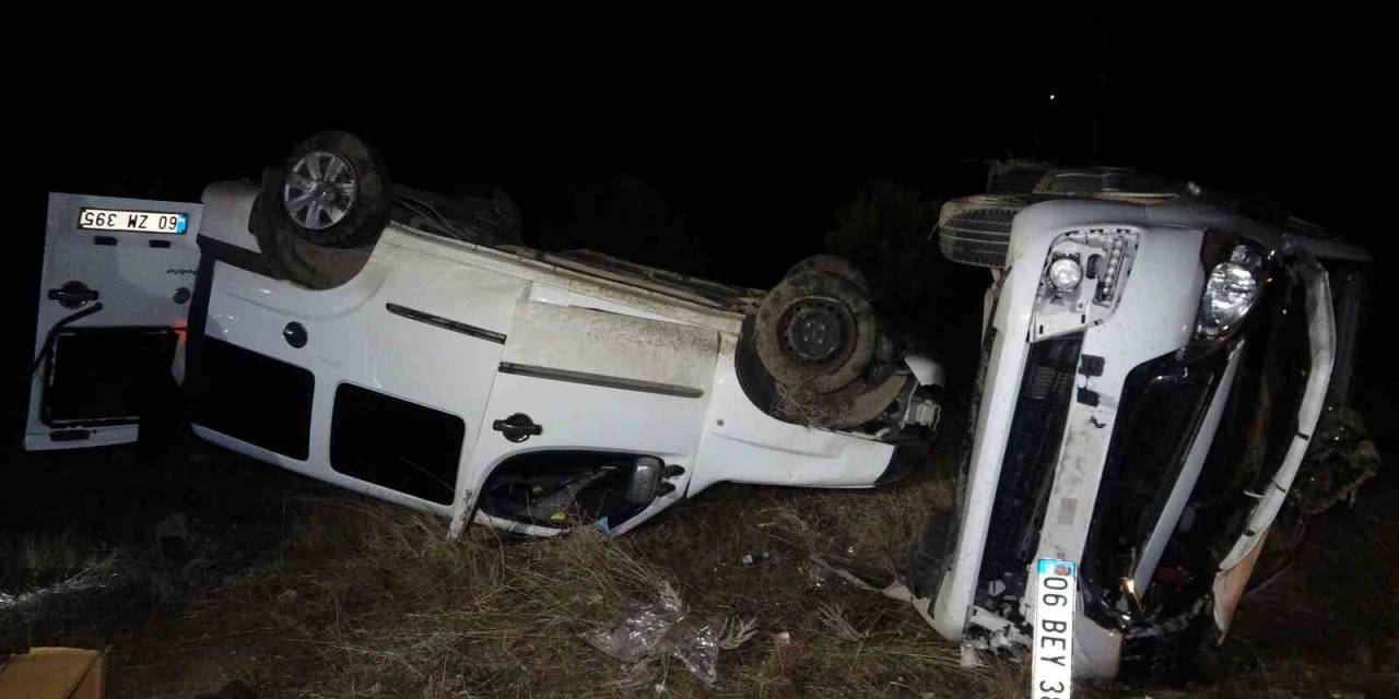 İki Hafif Ticari Aracın Çarpıştığı Kazada 8 Kişi Yaralandı
