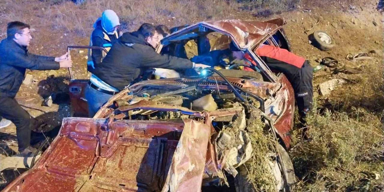 Burdur’da Kontrolden Çıkan Otomobil Takla Attı: 1’i Ağır 2 Yaralı