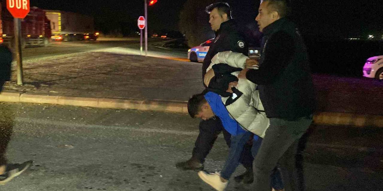 Habersiz Aldığı Teyzesinin Aracıyla Polisten 60 Kilometre Kaçan Hırsızlık Şüphelisi Yakalandı