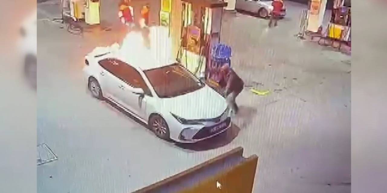 Erzincan’da Bir İstasyonda Akaryakıt Alan Otomobil Alev Aldı