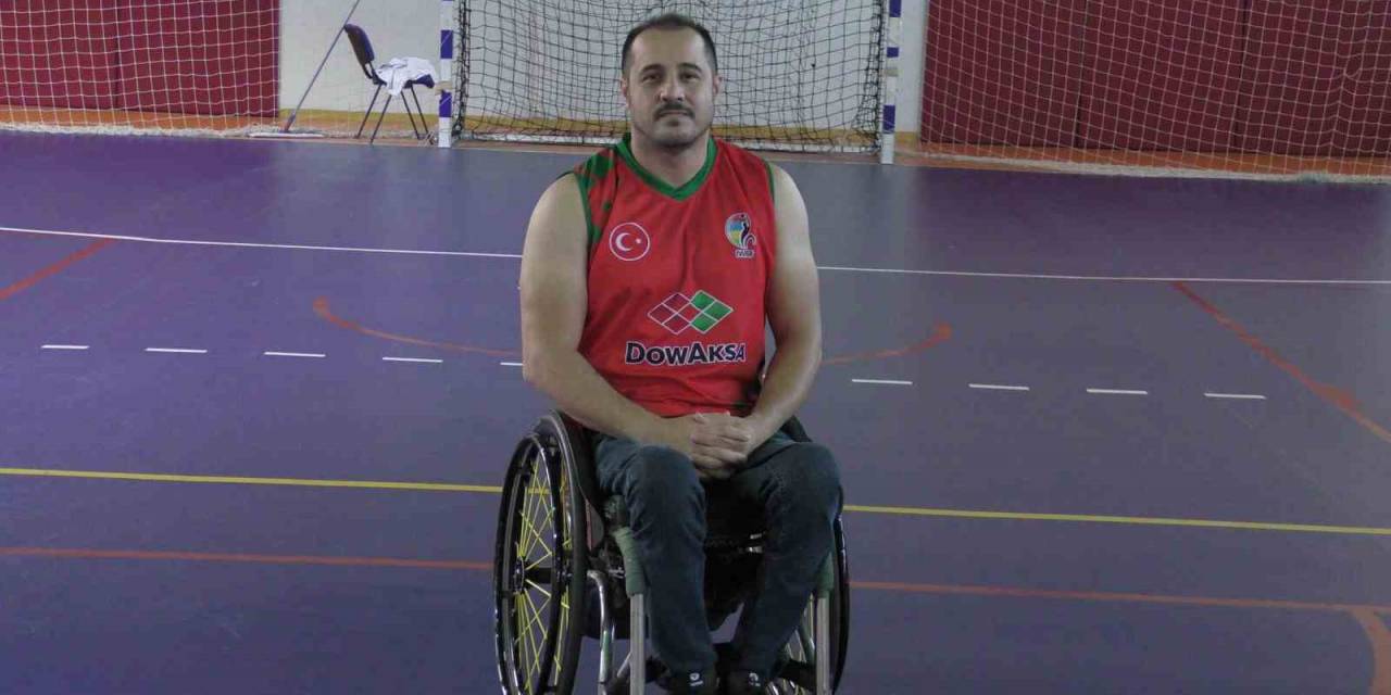 Kavgayı Ayırırken Yediği Kurşunla Felç Olan Eyüp, Yaşama Basketbolla Tutundu