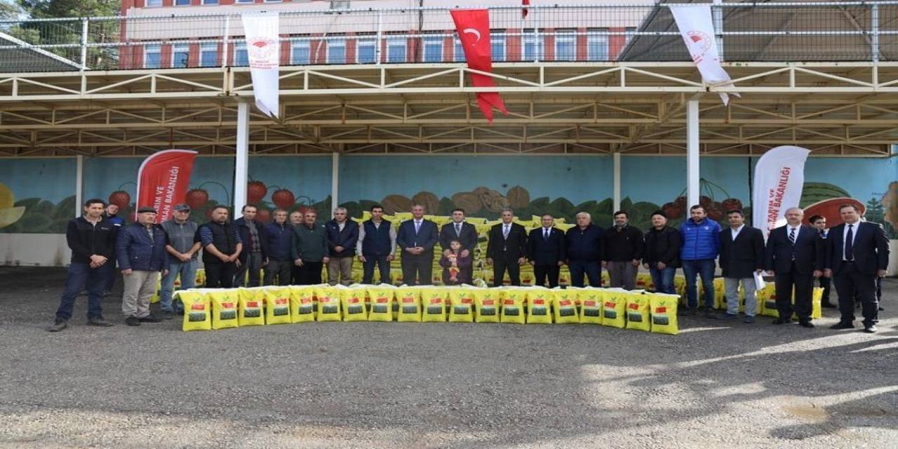 Bilecik’te 208 Çiftçiye 10 Ton Yonca Tohumu Verildi