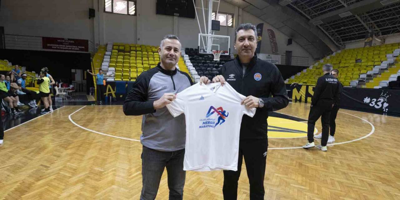 Kadın Basketbolcular, Tüm Vatandaş Ve Sporcuları Maratona Davet Etti
