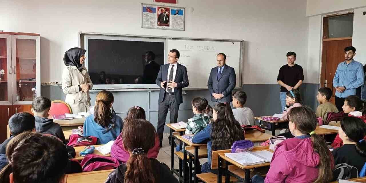 Tutak Kaymakamı Adıbelli, Köy Okullarını Ziyaret Etti