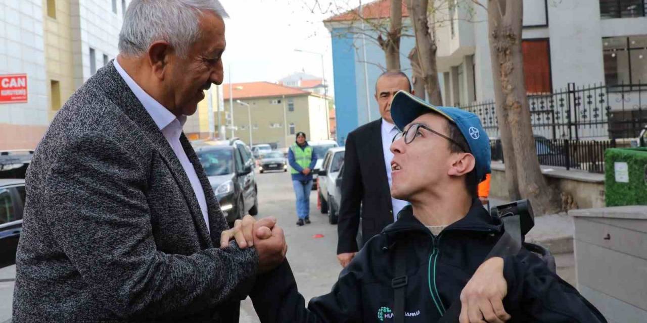 Özel Bireyler Aldıkları Hediyeyle Yüzleri Böyle Güldü