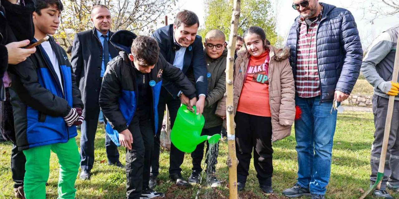 Gelecek Sevgiyle Yeşeriyor