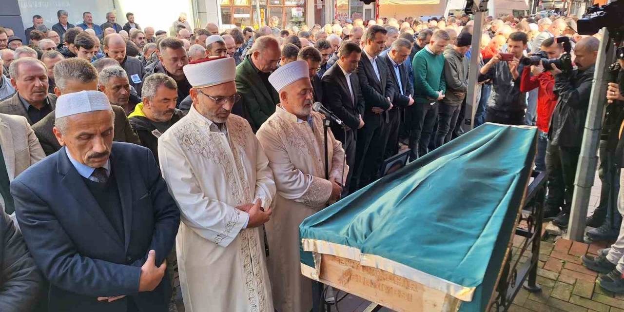 Trabzon’un Beşikdüzü İlçesinde Dalgalara Kapılan Lise Öğrencilerinden Emir Berke Aşık Vakfıkebir İlçesinde Toprağa Verildi