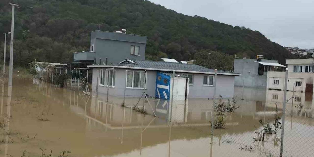 Bursa Mudanya’nın Sayfiye Mahallelerini Su Bastı