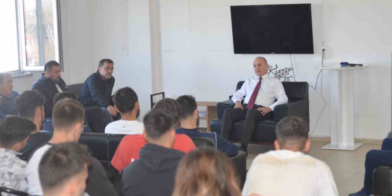 Başkan Özlü Düzcesporlu Futbolcularla Bir Araya Geldi