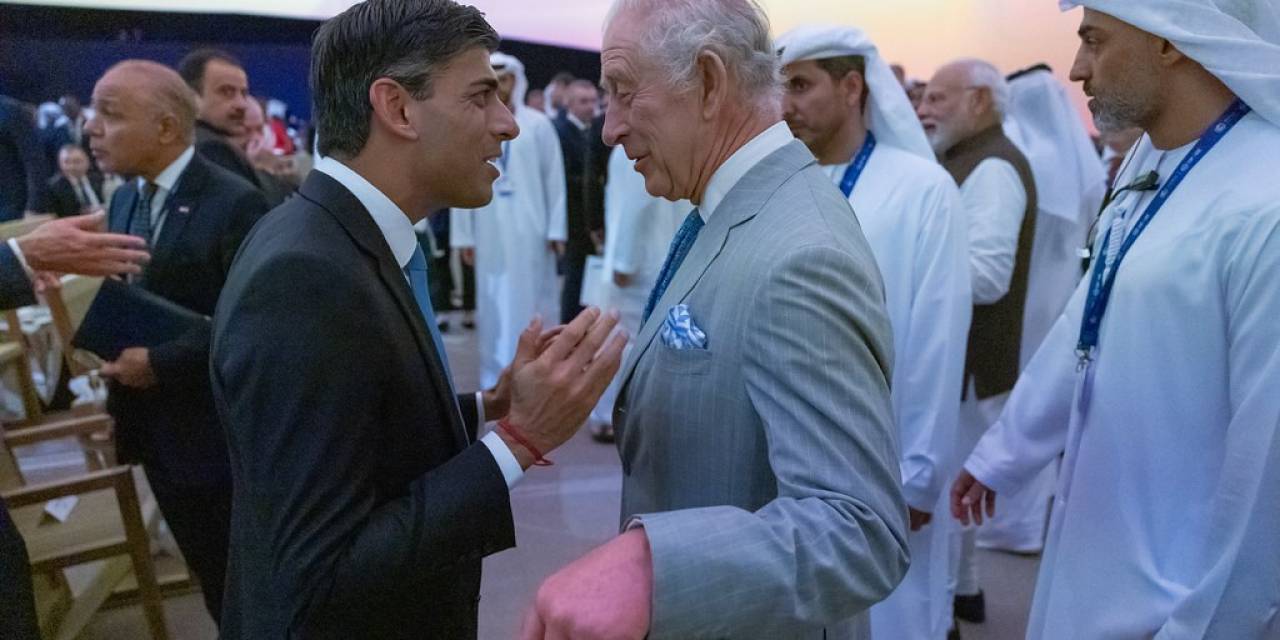 Kral Charles, Yunanistan Bayraklı Kravatı İle Gündem Oldu