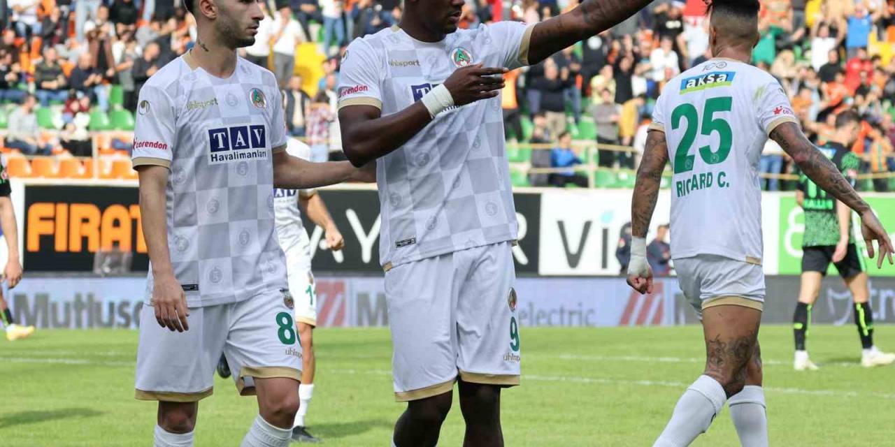 Trendyol Süper Lig: Corendon Alanyaspor: 2 - Konyaspor: 1 (İlk Yarı)