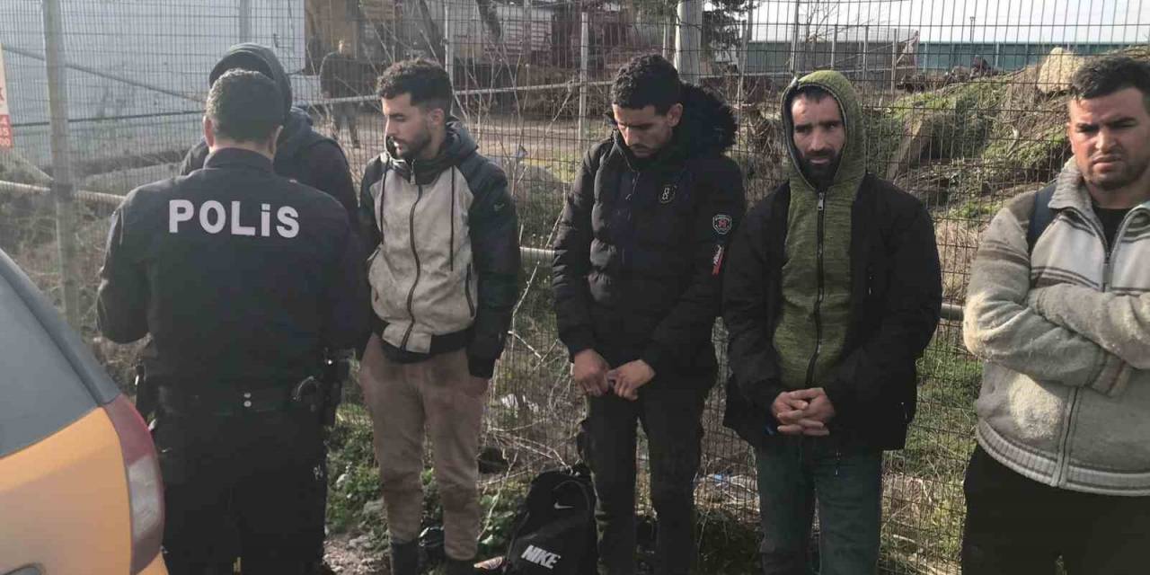 Edirne’de Ticari Takside 6 Kaçak Göçmen Yakalandı