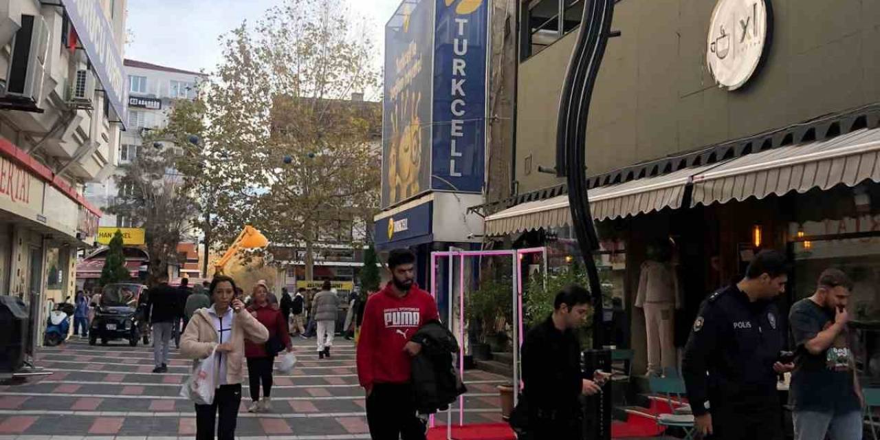 ‘Çakmağım Yok’ Cevabına Karşı Havaya 2 El Ateş Etti