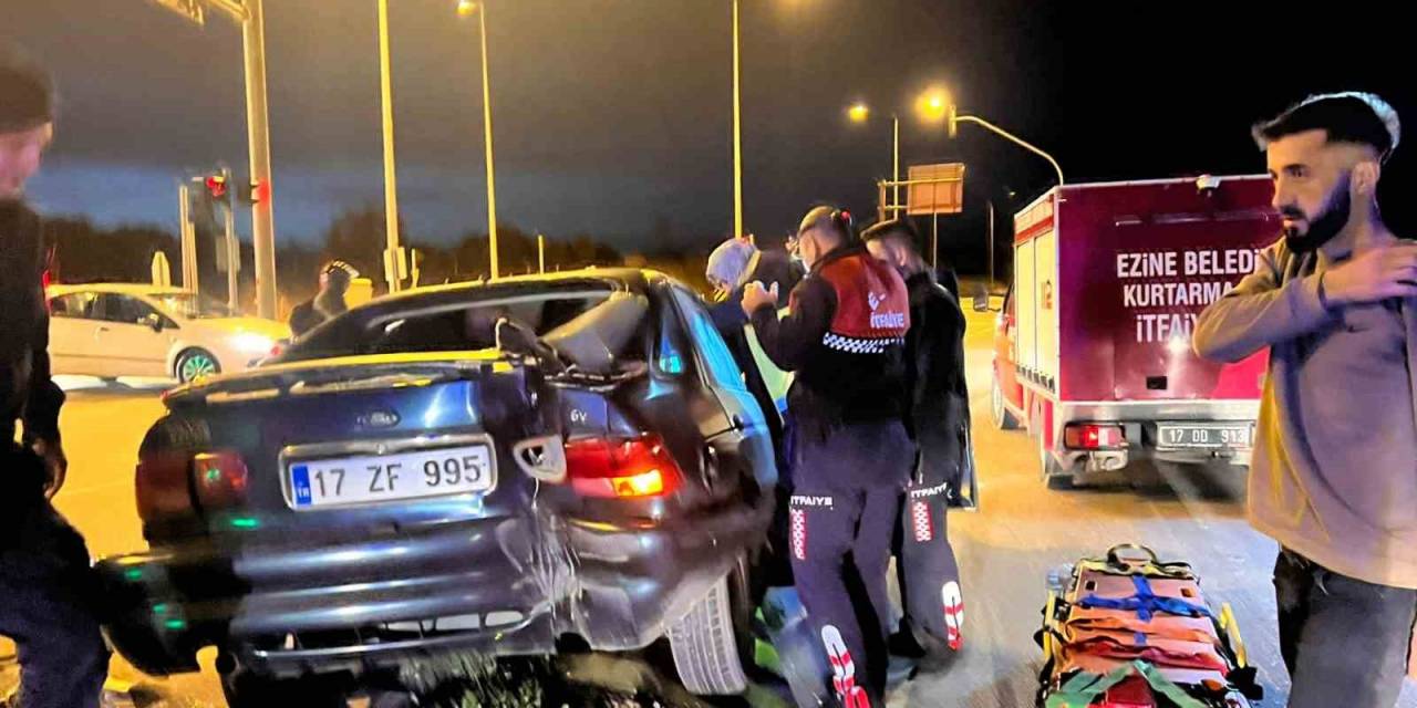 Kamyon Otomobile Çarptı, Araçta Sıkışan Sürücüyü İtfaiye Ekipleri Kurtardı