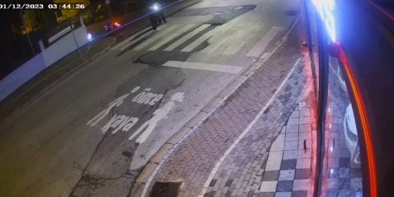 Oto Galeriye Kurşun Yağdırdılar : O Anları Videoya Çekip Sosyal Medyada Paylaştılar