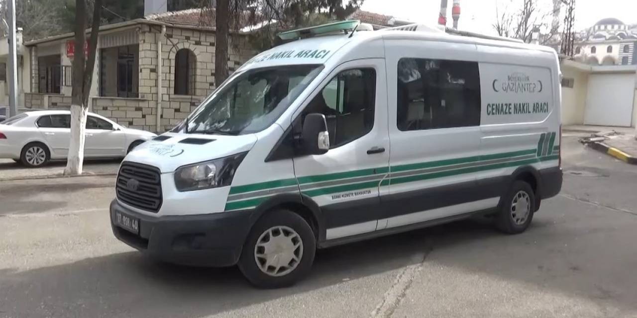 Hafif Ticari Araç İle Motosiklet Çarpıştı: 1 Ölü, 1 Yaralı