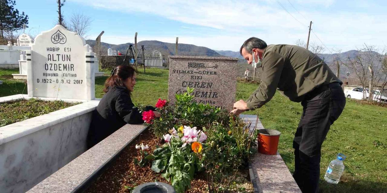 Ceren Özdemir, Mezarı Başında Anıldı