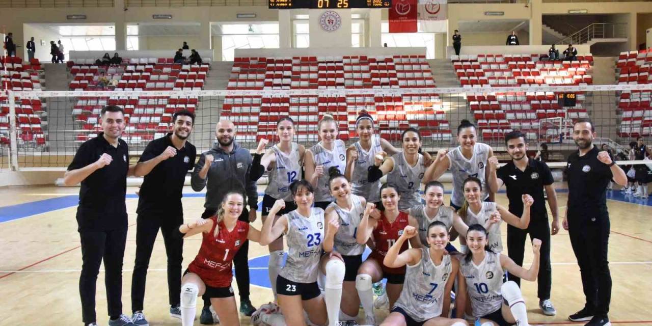 Bozüyük Belediyesi Eğitim Ve Spor Kulübü Kadın Voleybol Takımı Rakibini 3-0 Mağlup Etti