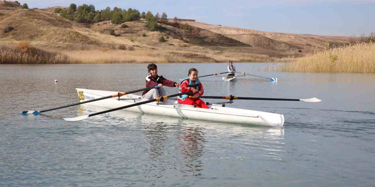 Down Sendromlu Çocuklar İlk Kez Tekneye Binip Kürek Çekti