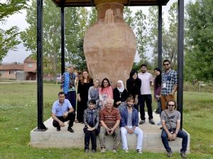 Sanatçılar Kınık Ve İznik’i Gezdi