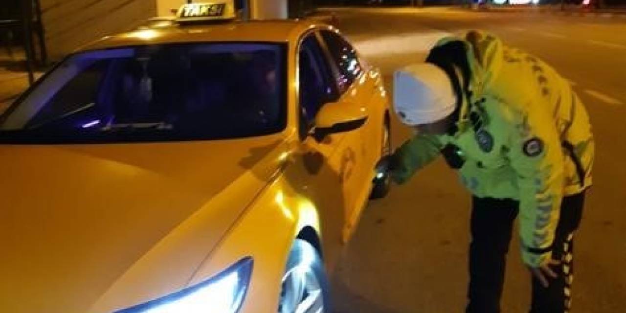 Balıkesir’de Kış Lastiği Takmayan 30 Ticari Araç Trafikten Men Edildi