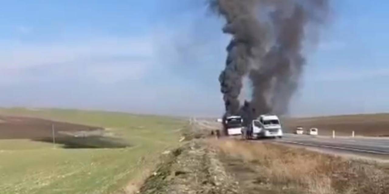 Diyarbakır’da Yolcu Otobüsü Alevlere Teslim Oldu