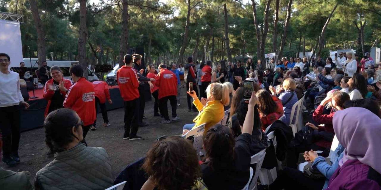 Konyaaltı’nda Engelli Vatandaşlar Konserle Eğlendi