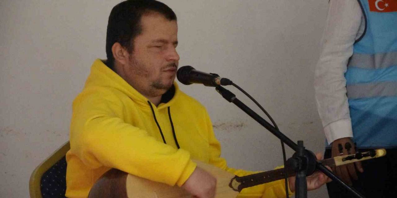 Engelli Halk Ozanının Filistin Duyarlılığı Herkesi Duygulandırdı