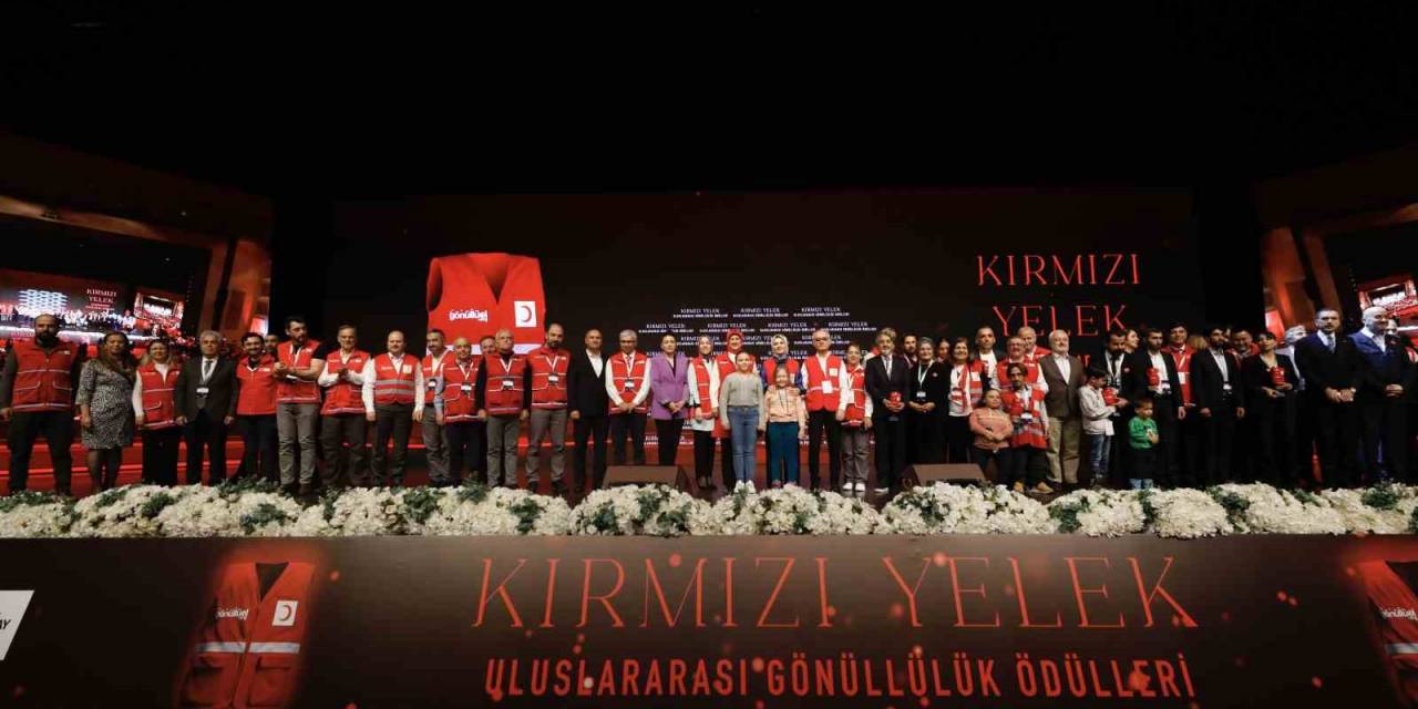 Türk Kızılay’ın “Uluslararası Kırmızı Yelek Gönüllülük Ödülleri” Verildi