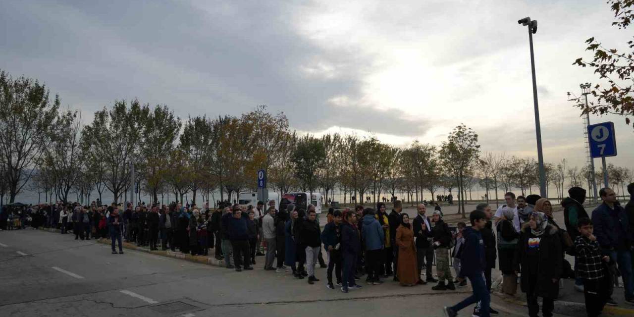 Tcg Anadolu’ya 7’den 70’e Ziyaretçi Akını: Uzun Kuyruk Oluştu