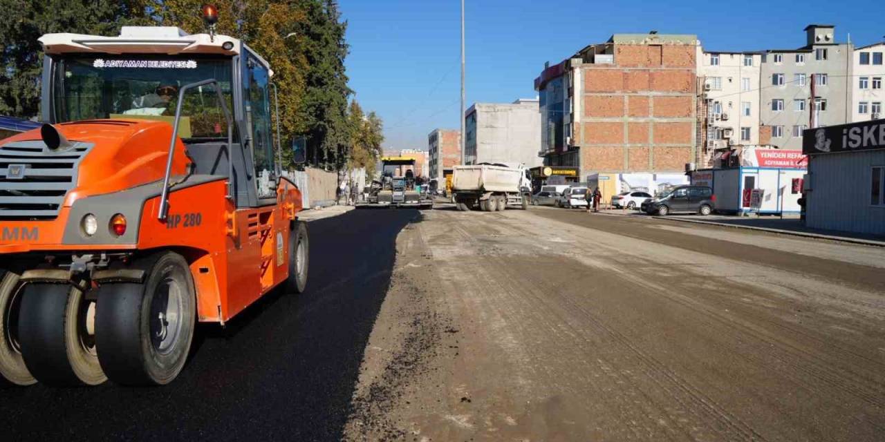 Adıyaman Kent Merkezindeki Yollarda Çalışmalar Devam Ediyor