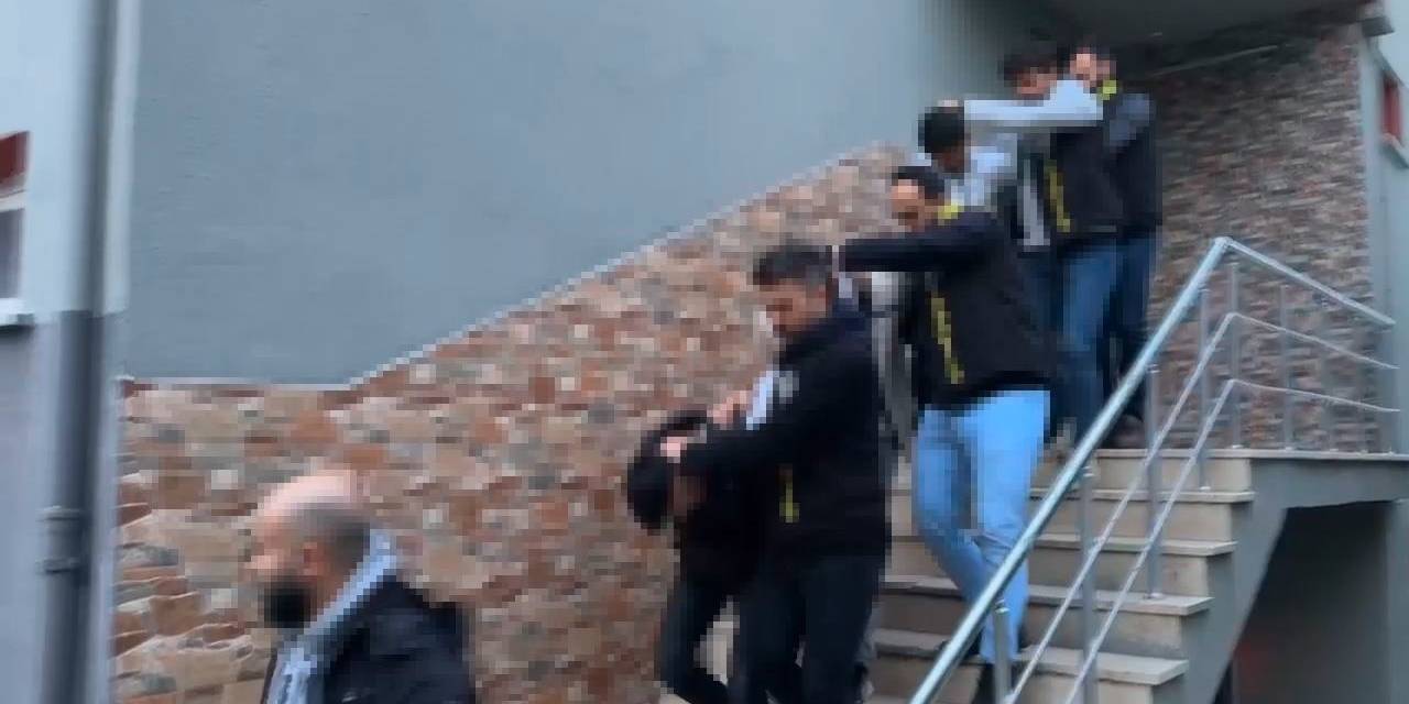 Esenyurt’ta Günlük Kiralık Dairede İşlenen Cinayetin Şüphelileri Adliyeye Sevk Edildi
