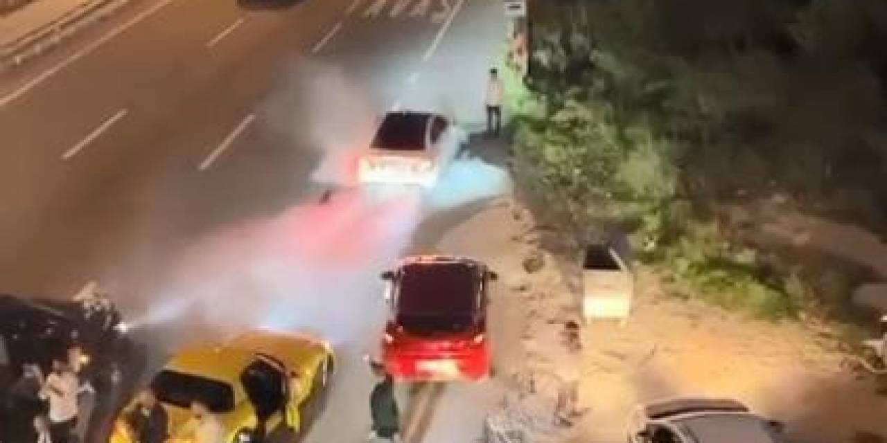 Yolu Kapatan Düğün Konvoyları Kameralara Yansıdı