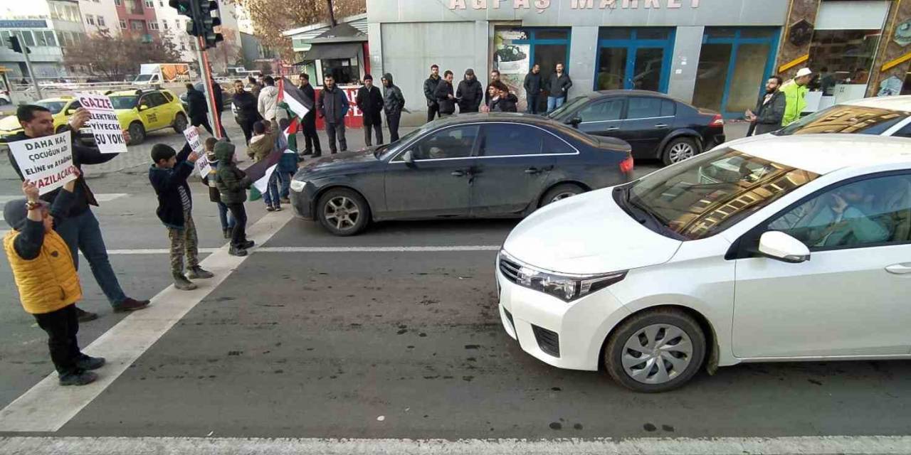 Ağrı’da Gençlerden İsrail’e Tepki