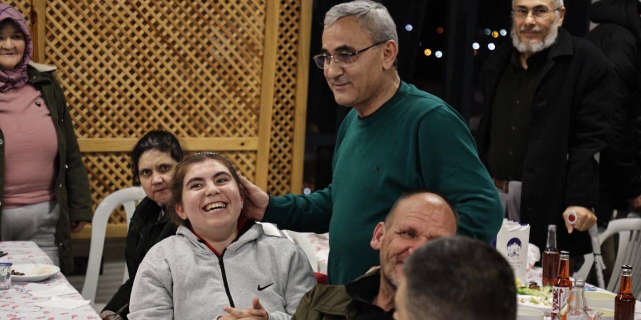 Başkan Işık, Kentte Yaşayan Engelli Vatandaşlar Ve Aileleriyle Yemekte Bir Araya Geldi