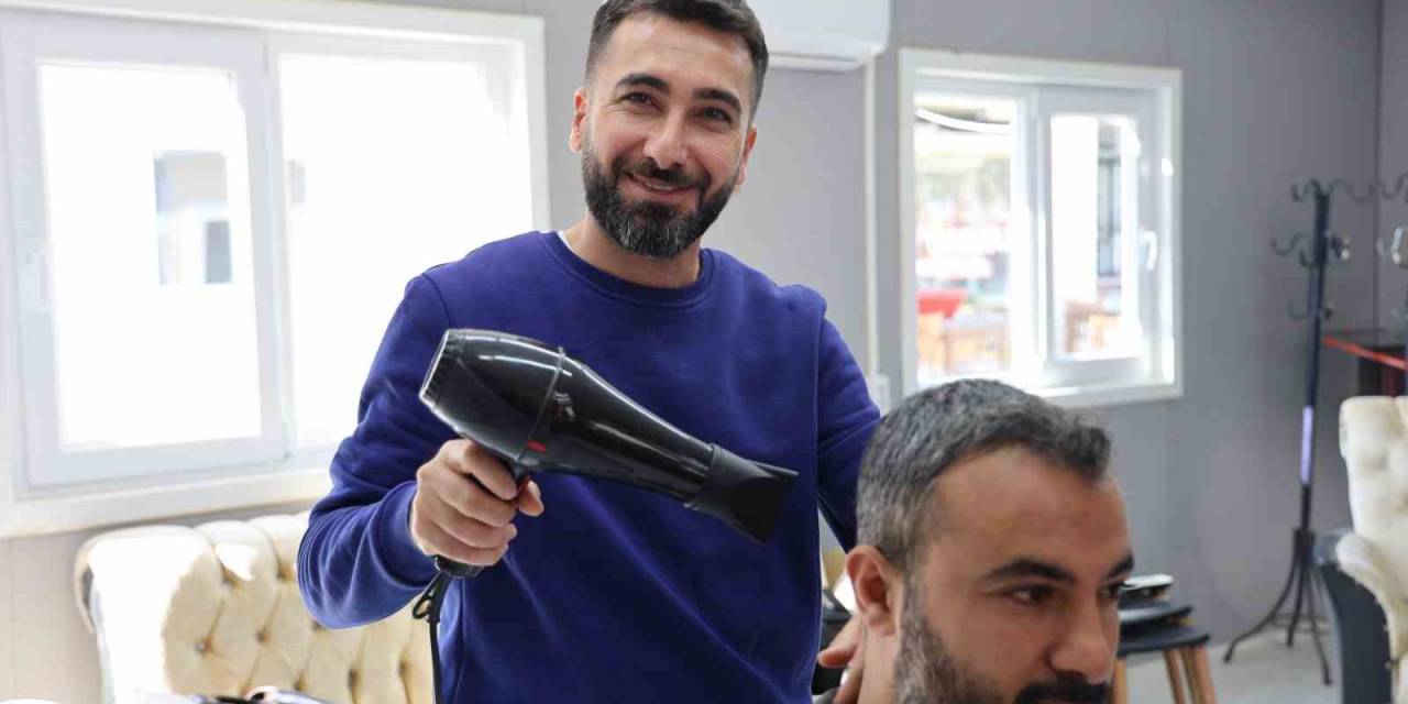 Türk Kızılay’ın Desteği İle İş Yeri Sahibi Olan Berber, Hayata Umutla Bakıyor
