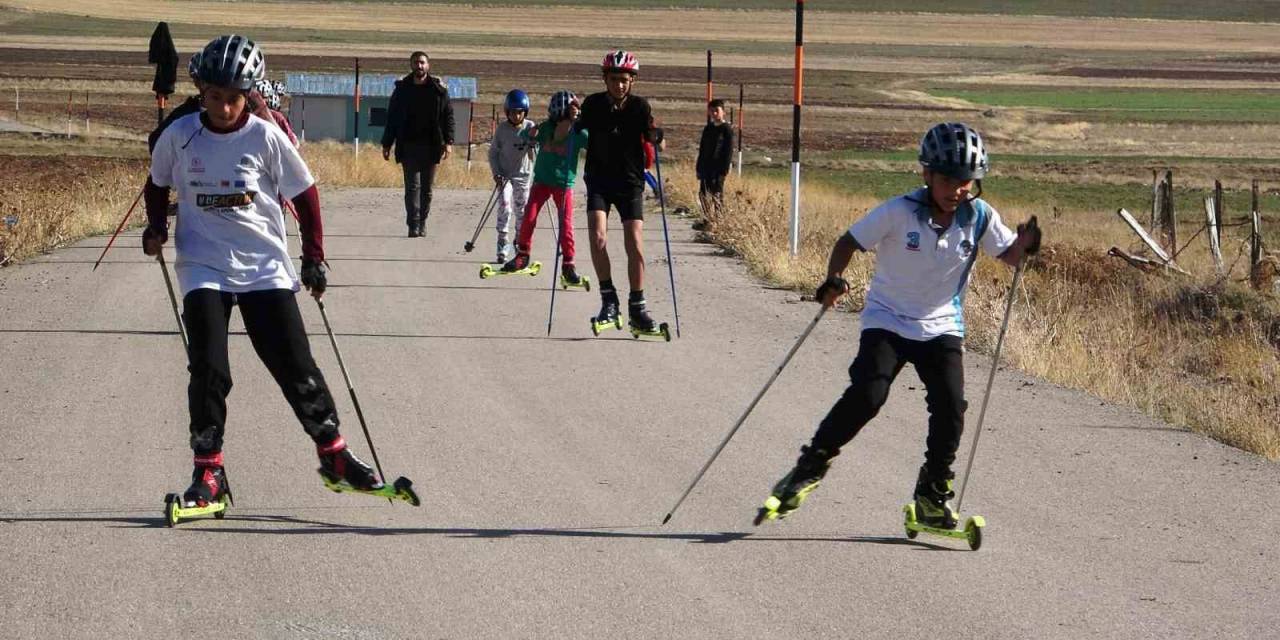 Vanlı Kayakçılara Kayaklı Koşu Şampiyonasına Hazırlanıyorlar