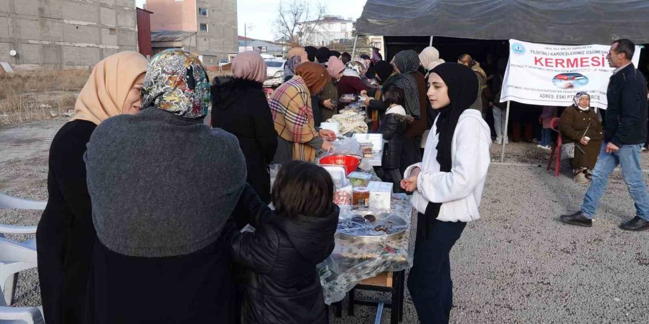 Erciş’te Filistin’e Yardım Kampanyası Düzenlendi