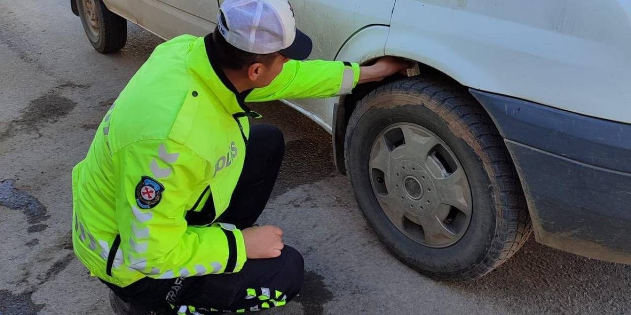 Hakkari Polisi Trafik Tedbirlerine Elden Bırakmıyor