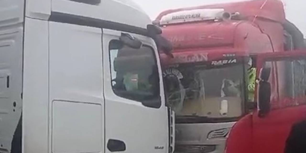 Ağrı’da Yoğun Sis, 3 Araç Kaza Yaptı