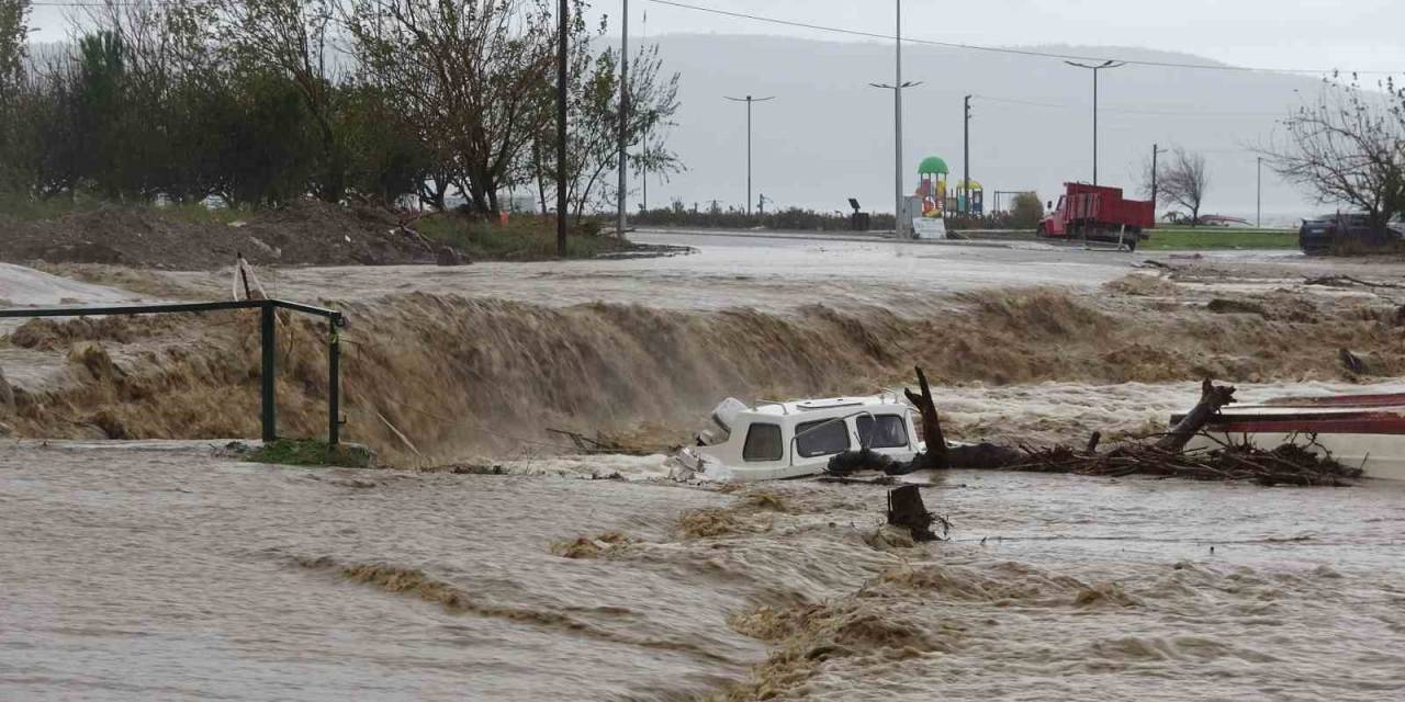 Çanakkale’de Kepez Çayı Taştı