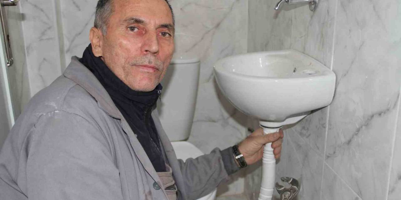 35 Yıldır İlçe İlçe Gezip Su Tesisatı Tamiriyle Geçimini Sağlıyor