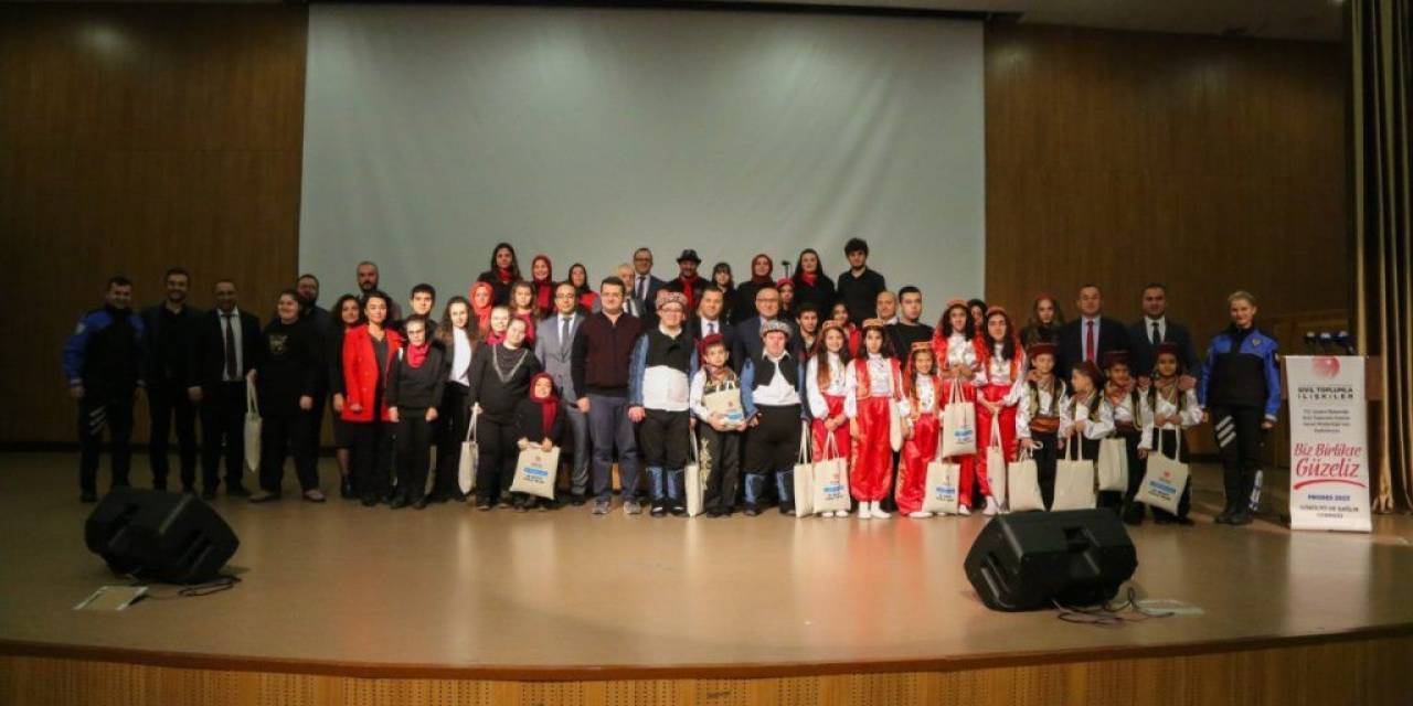 Engelli Korosu Ve Engelliler Folklor Gösterisi İzleyenleri Büyüledi
