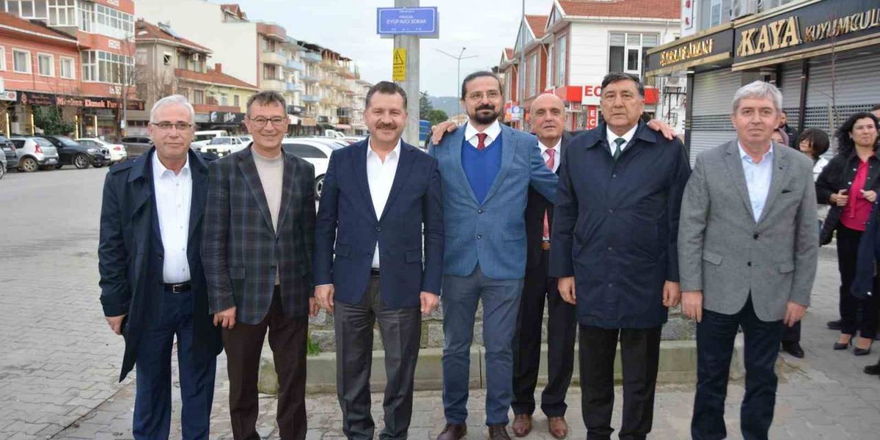 Balıkesir’in Kalplere Dokunan Doktorunun İsmi Memleketinde Bir Sokağa Verildi