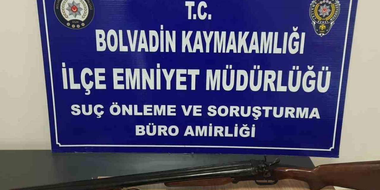 Esrar Ve Ruhsatsız Tüfekle Yakalanan 2 Kişi Gözaltına Alındı