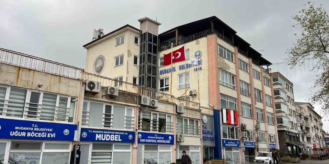 Depremden Sonra Mudanya Belediyesi Tedbir Amaçlı Boşaltıldı