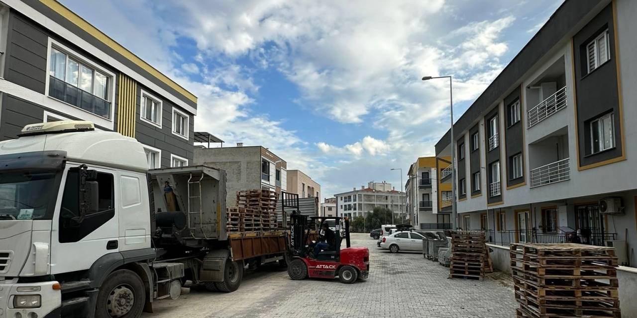 Yunusemre’den Muradiye’de Parke Taşı Döşeme Çalışması