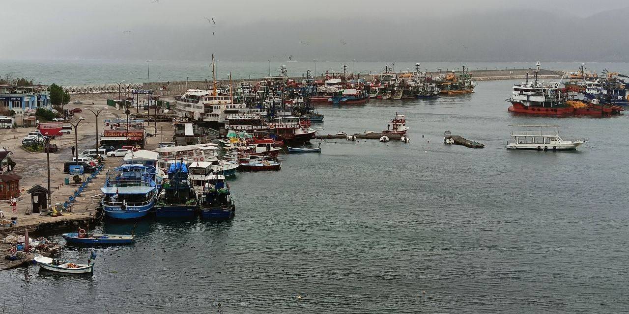 Şiddetli Poyraz Nedeniyle Balıkçı Tekneleri Amasra Limanı’na Sığındı